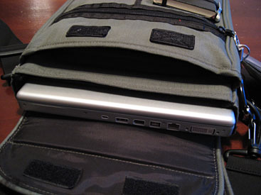 Timbuk2 Blogger Vertical Padded Laptop Messenger Bag Tote Shoulder Nylon  Silver